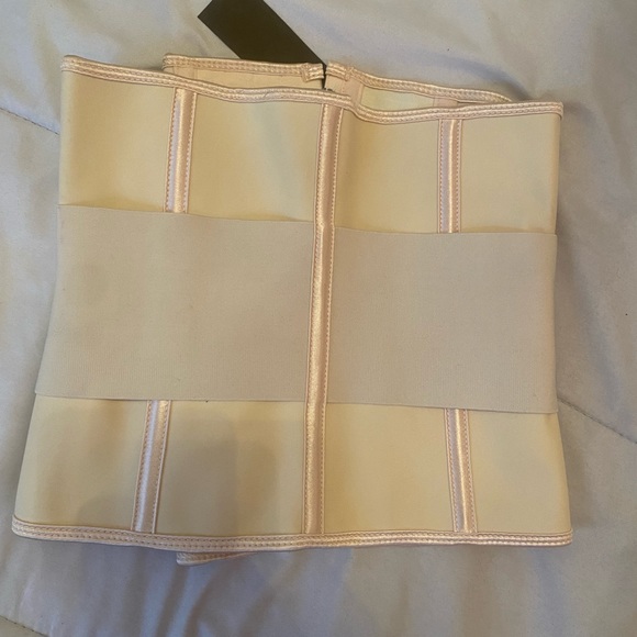 New - Picture 3 of 4